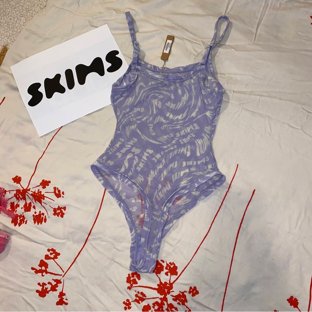 SKIMS Bodysuit and top in Lilac Swirl